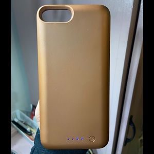 iPhone 7 Plus charging case.